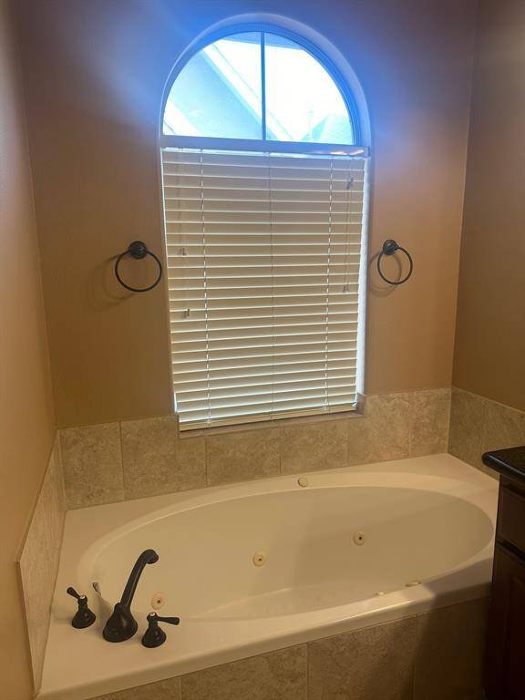 Jetted tub in primary bath