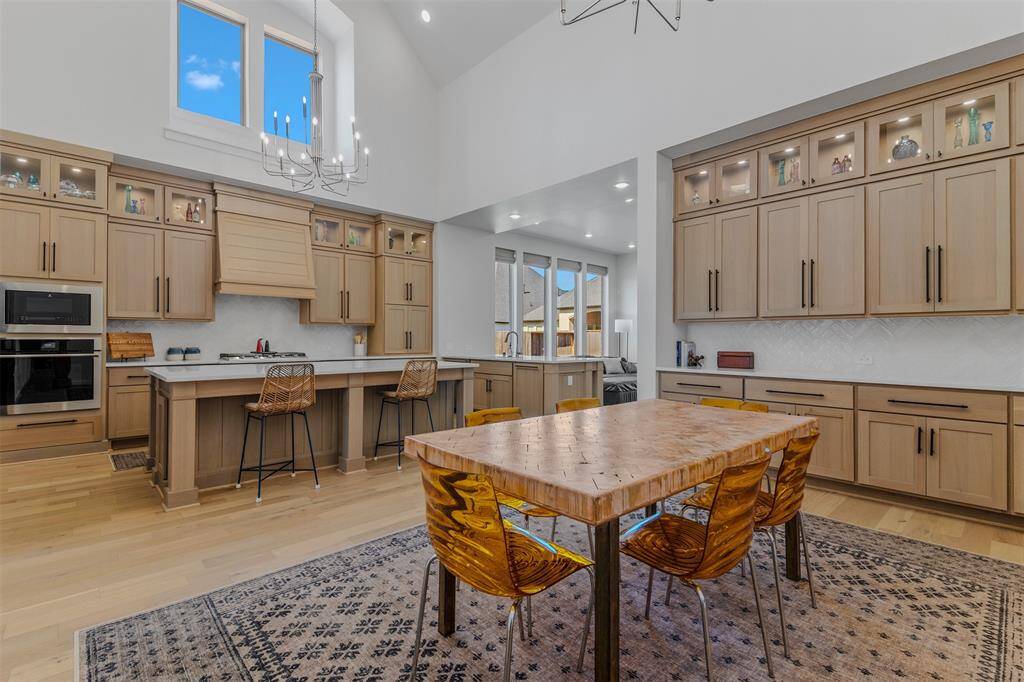 Dining area located conveniently open to the kitchen for ease of entertaining. And look at all the extra storage space beside it!