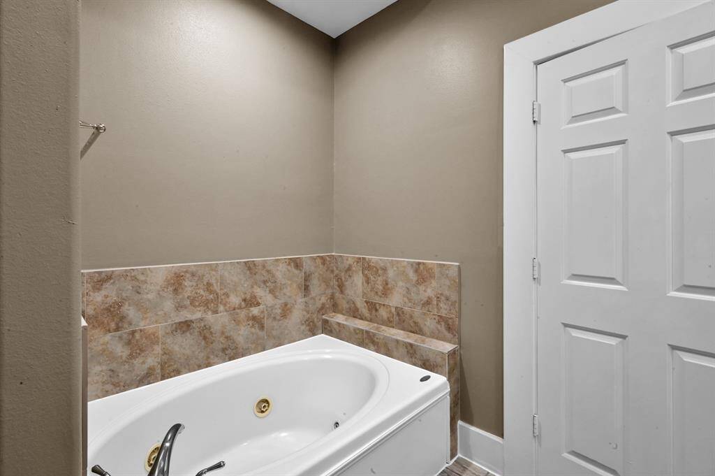 3rd floor primary tub