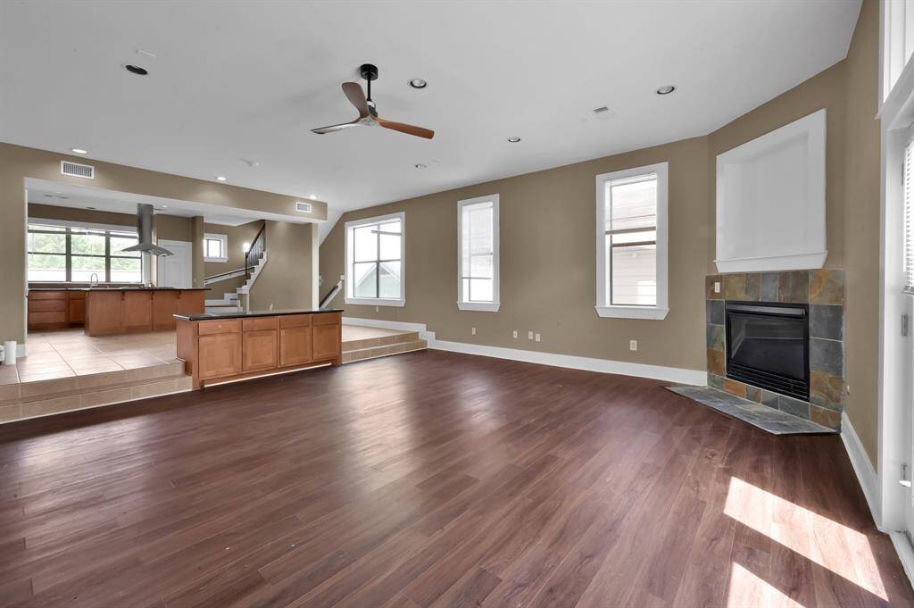 No carpet on 2nd floor. Lots of natural light.