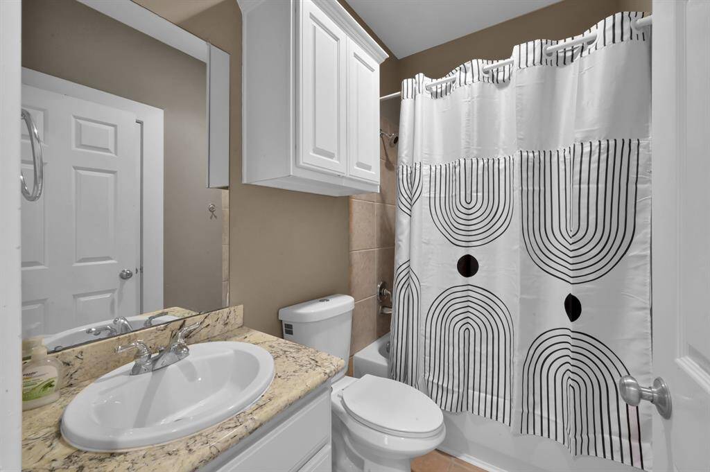 1st floor bathroom.