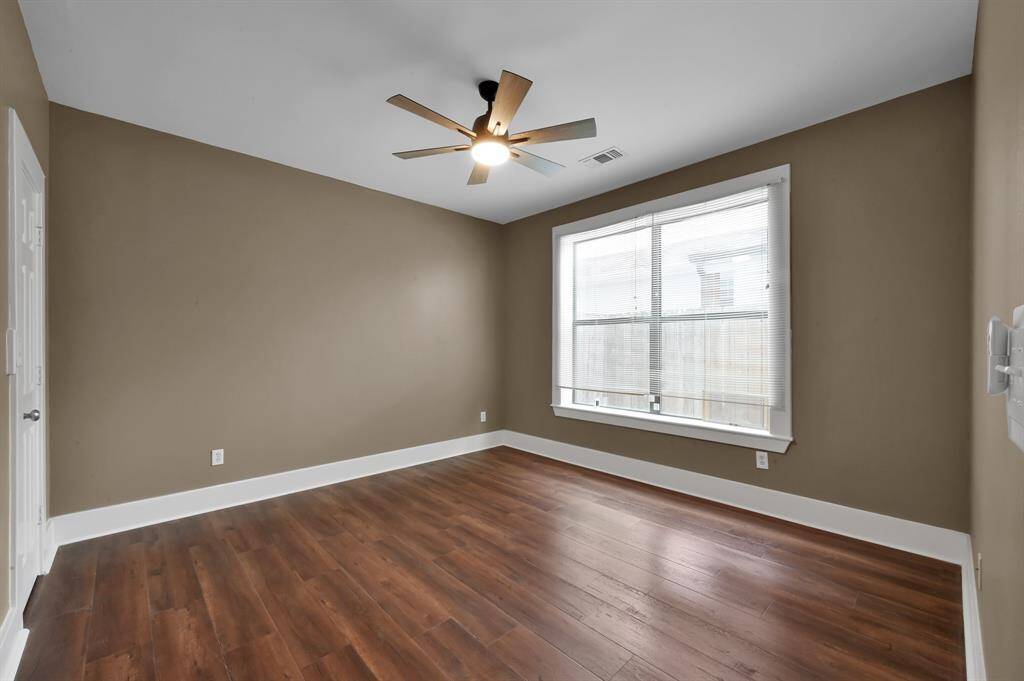 1st floor bedroom that can be used as an office or playroom.