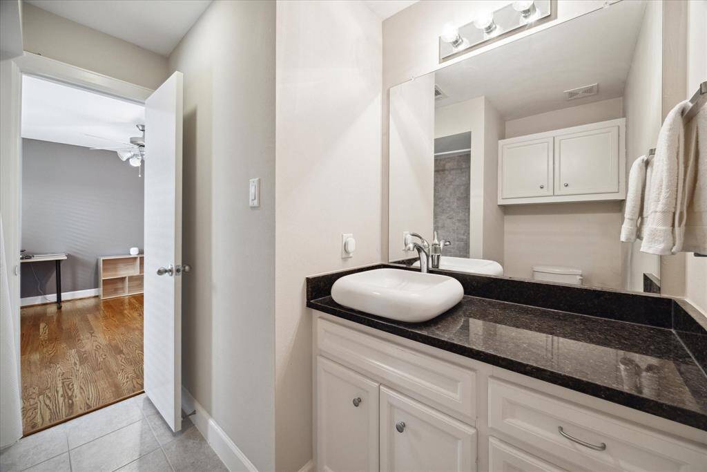 Full bathroom located on the first floor secondary bedroom