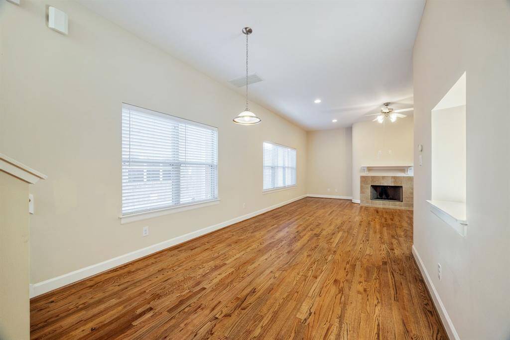 Large dinning area leading to living room