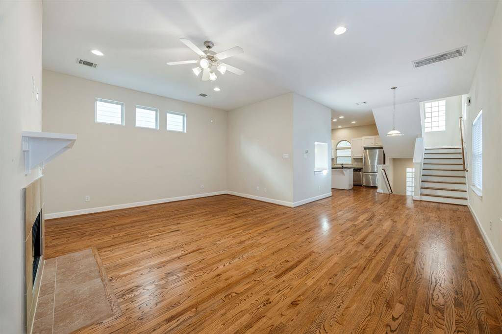 Additional view of living and dinning area