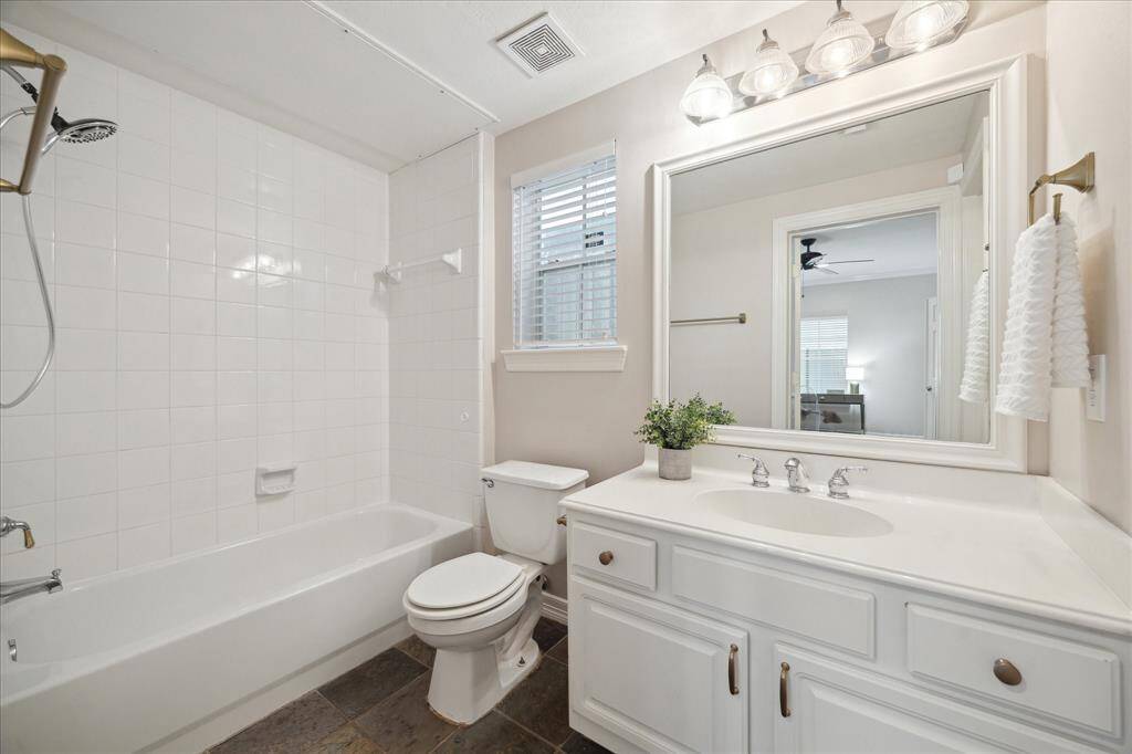 En-suite bathroom