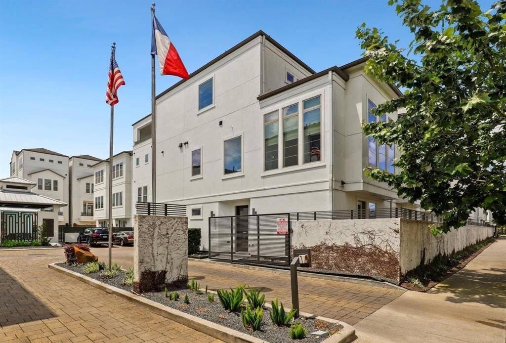 Larkin at Cottage Grove is a David Weekley gated community with a pool, cabana and plenty of guest parking.