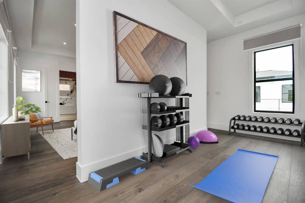Flex area. Set up your home office here or use it as a personal yoga area.