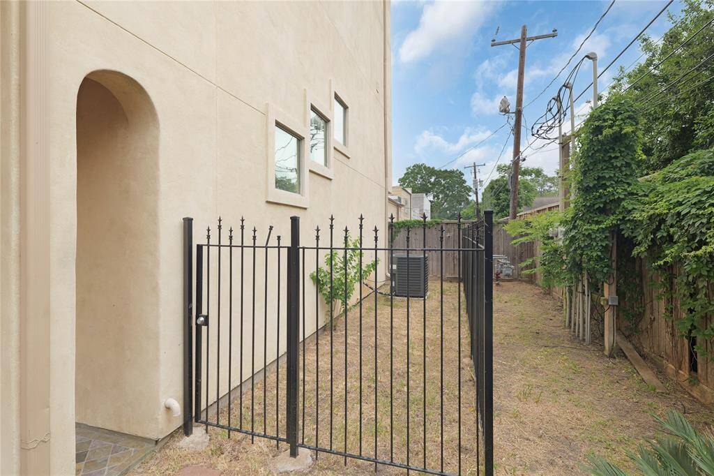 Gated side yard