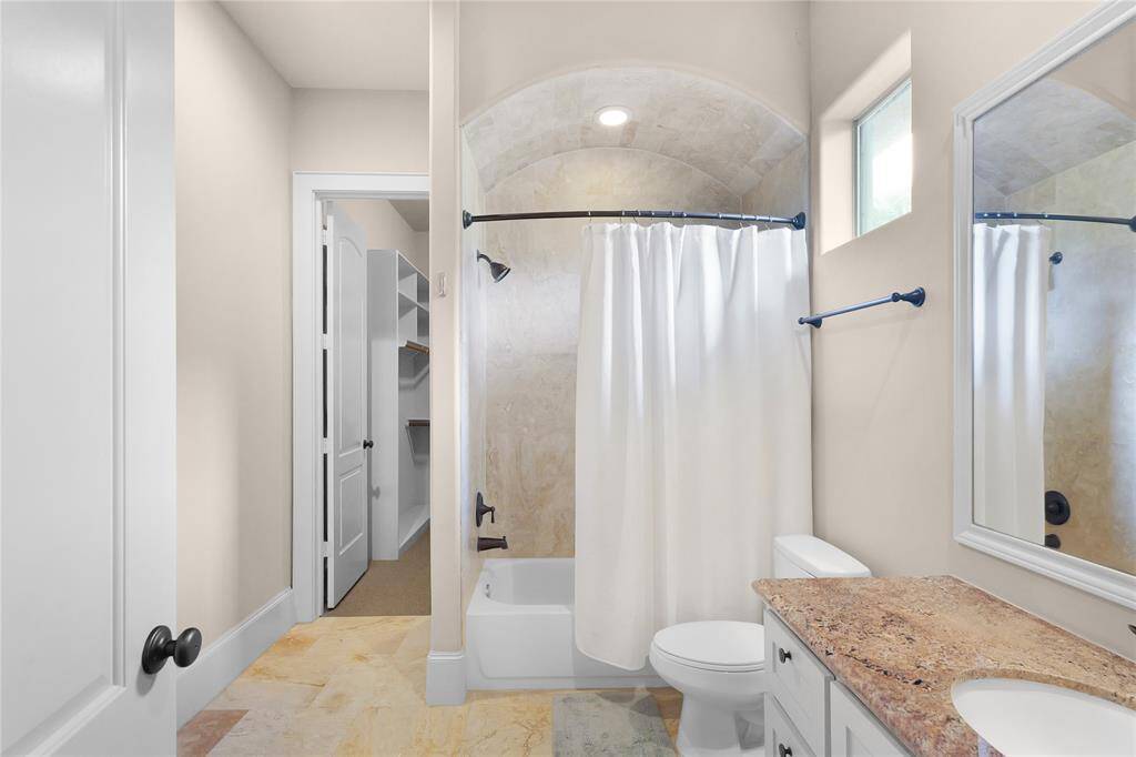 Ensuite bathroom to 1st floor bedroom
