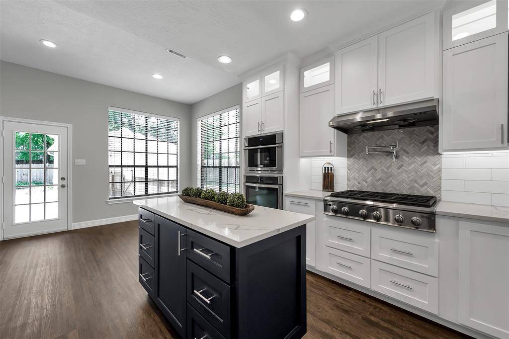 High-end commercial style appliances w/ pot filler