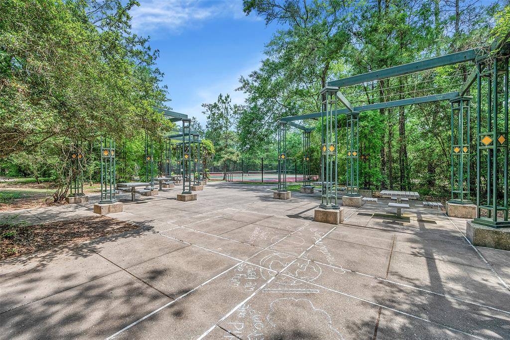 Popular tennis court withinwalking distance. A great placeto meet new friends.