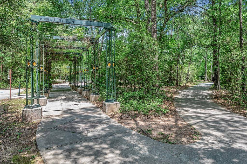 Beautiful walking gardens and parks just down the street