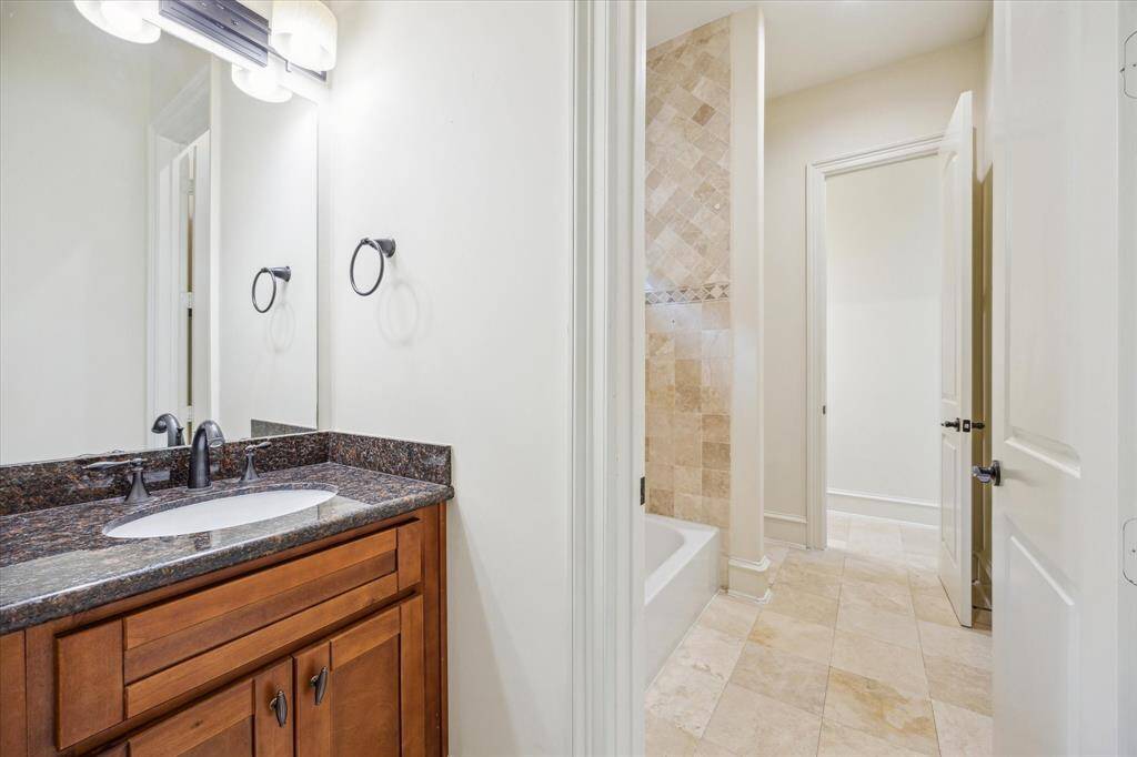 Jack & Jill bath