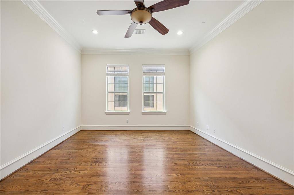 Study/game room that can also be used as an extra bedroom