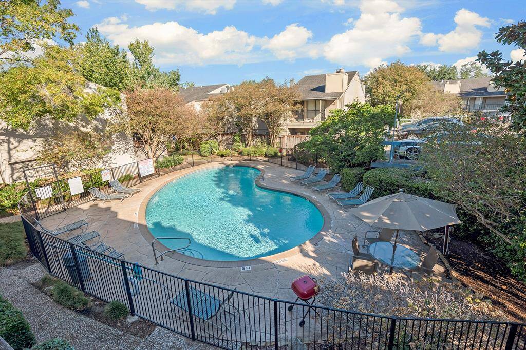 Community pool