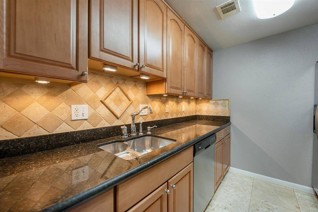 Updated kitchen with lots of cabinets