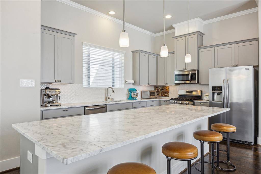 Lovely area to entertain guests at the kitchen island.