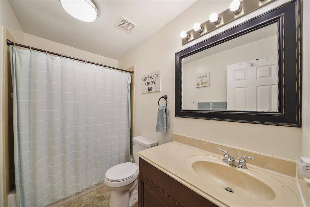 Full bath in the guest suite!