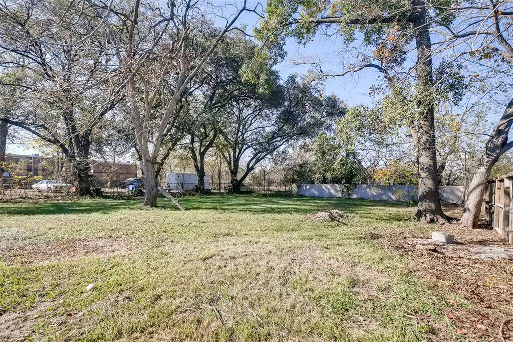 Huge back yard with plenty of room for the kids and dog. Shade from large trees.