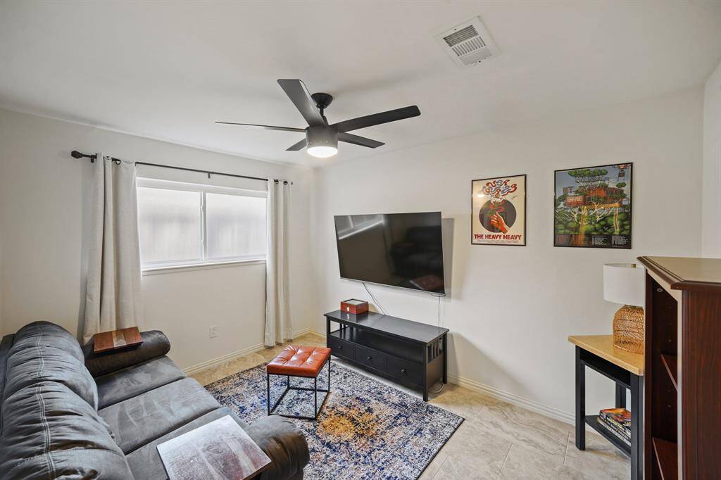 Secondary bedroom