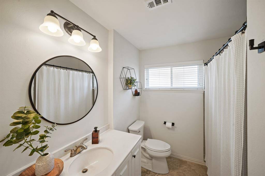 Full bath in the hall shared by the secondary bedrooms.