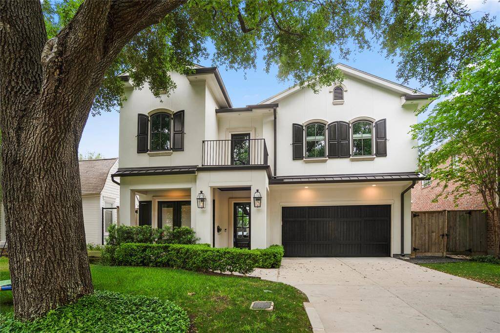 Under a canopy of majestic oaks, this striking stone and stucco façade blends classic architecture with modern refinement, offering incredible curb appeal in the heart of West U, just a short 5 minute walk from v