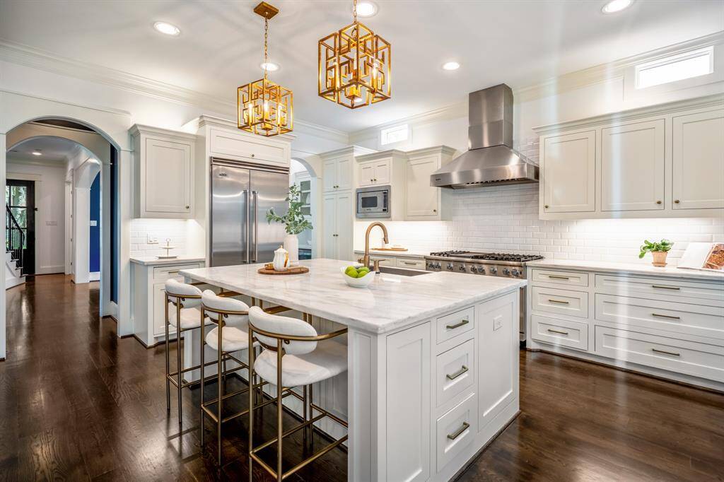 Culinary moments are elevated in this chef-caliber kitchen, where top of the line Viking appliances, under cabinet lighting, polished brass hardware, designer light fixtures and precision-crafted cabinetry create both style and substance.