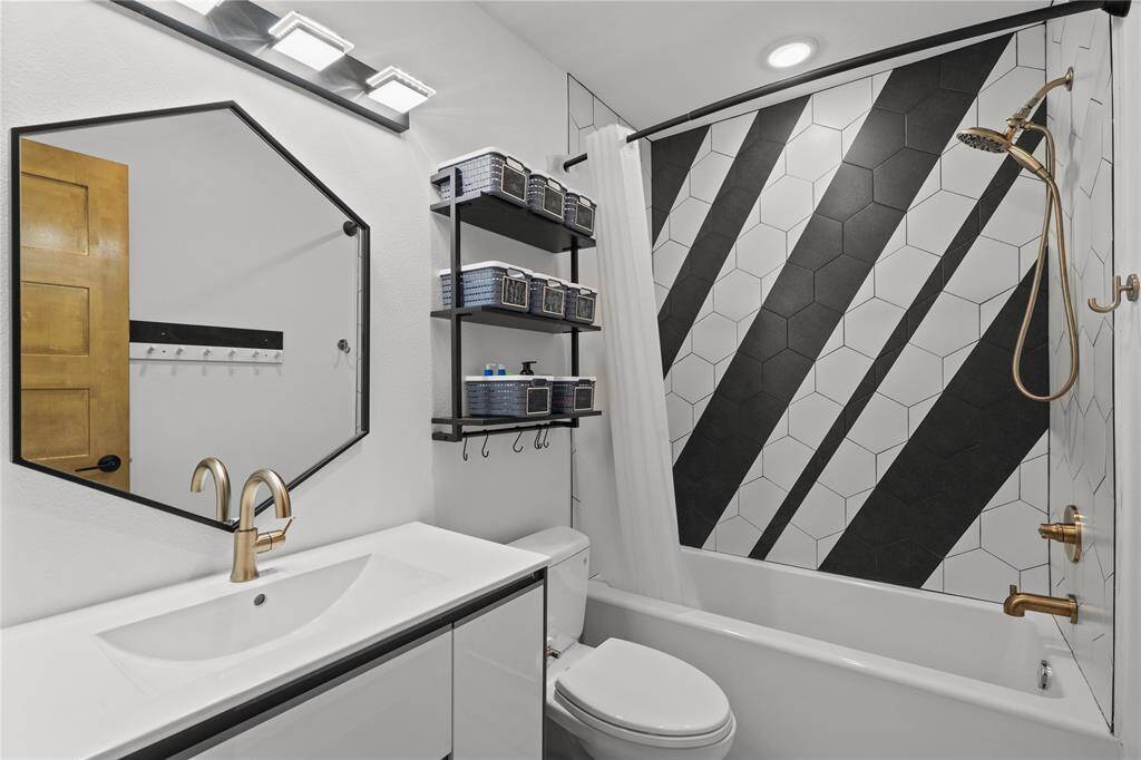 Shared bath up