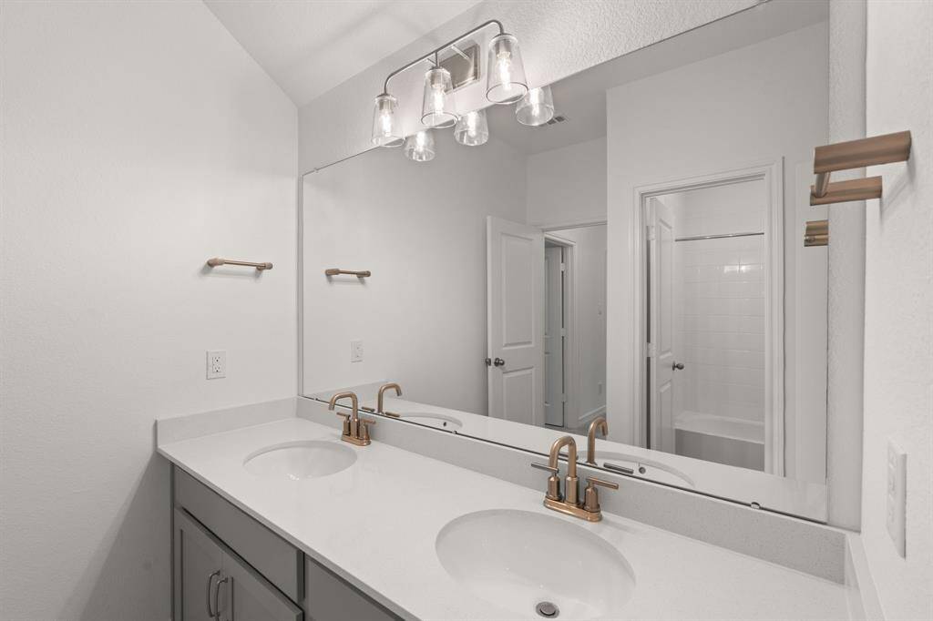 Note: Sample product photo. Actual exterior and interior selections may vary by homesite. Photo may be virtually staged