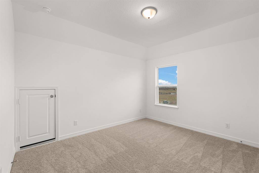 Note: Sample product photo. Actual exterior and interior selections may vary by homesite. Photo may be virtually staged