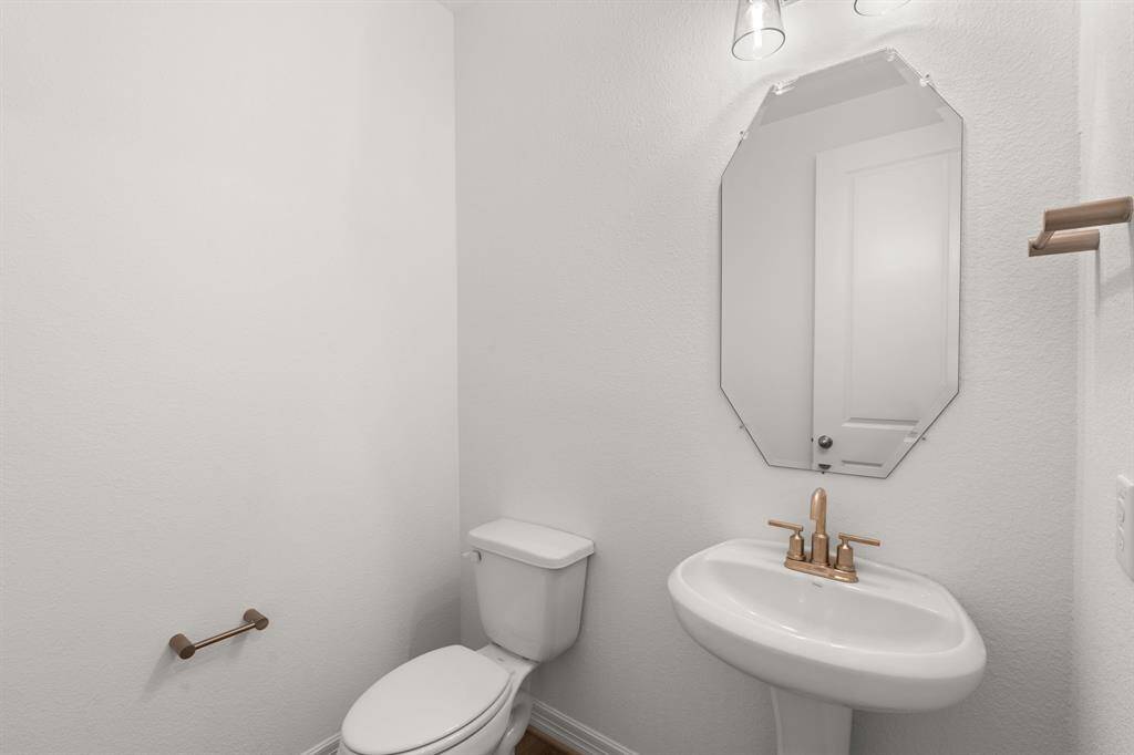 Note: Sample product photo. Actual exterior and interior selections may vary by homesite. Photo may be virtually staged