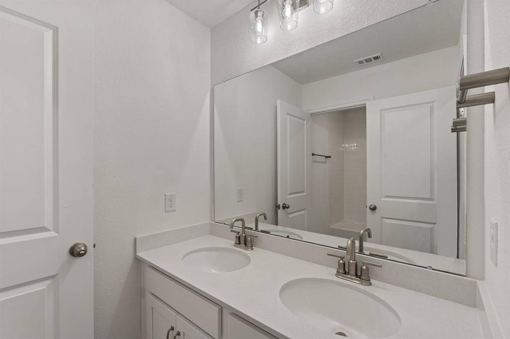 Note: Sample product photo. Actual exterior and interior selections may vary by homesite. Photo may be virtually staged
