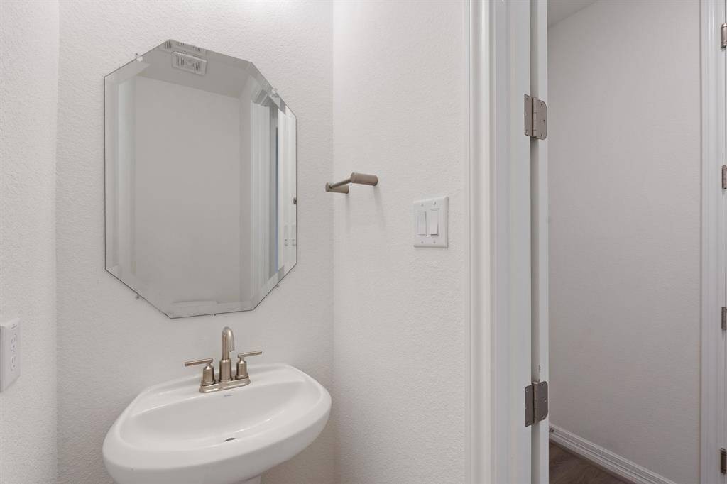 Note: Sample product photo. Actual exterior and interior selections may vary by homesite. Photo may be virtually staged