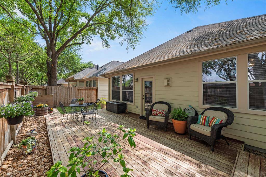 Alternate view of the back deck.