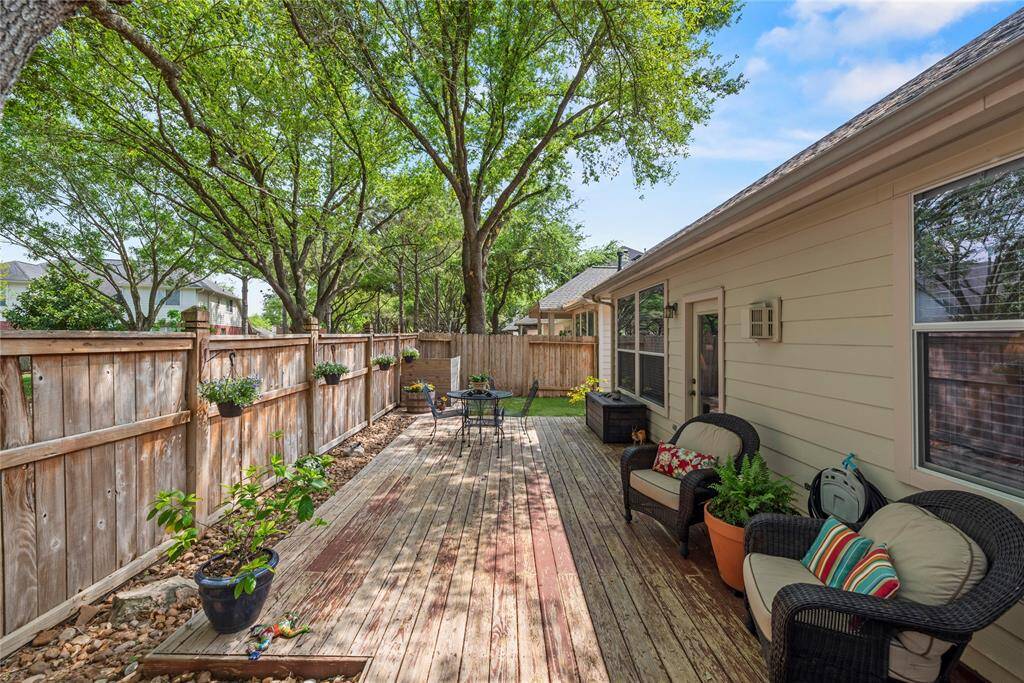 Alternate view of the back deck.