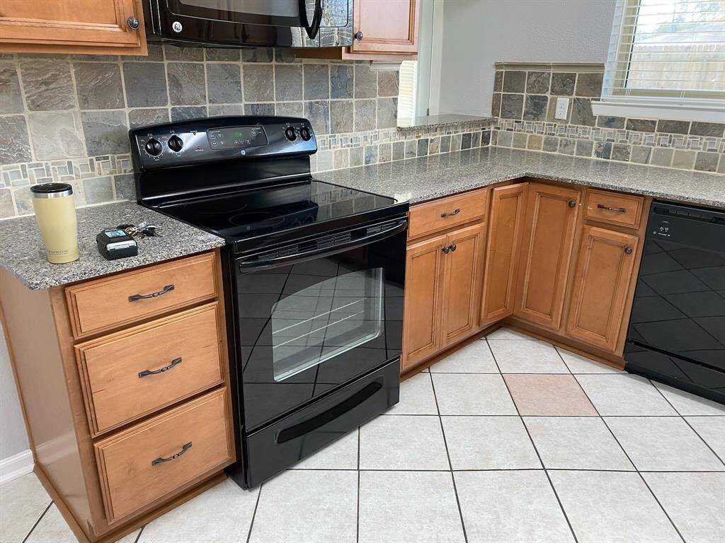 Electric stove and microwave included