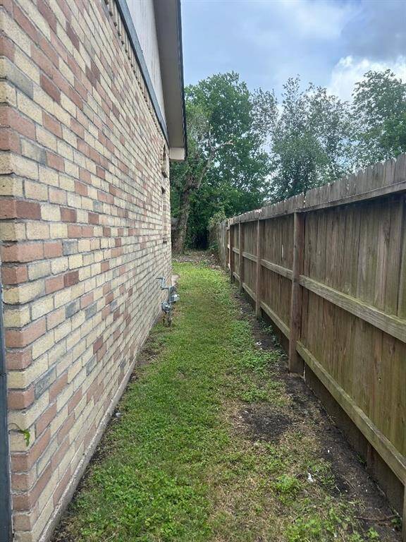 Right side of home leading to the backyard and passing by the outside atrium.