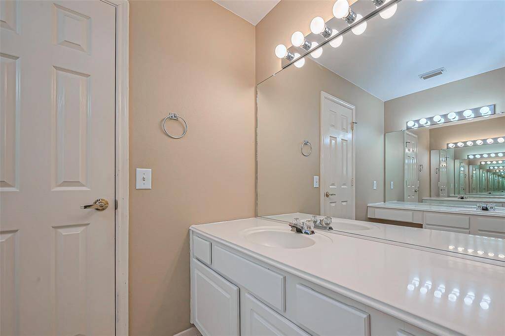 Upstairs Secondary bathroom