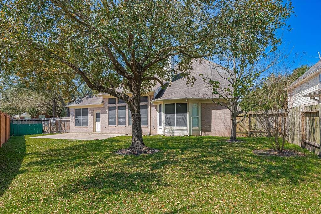 Huge Lot, lots of space to entertain.
