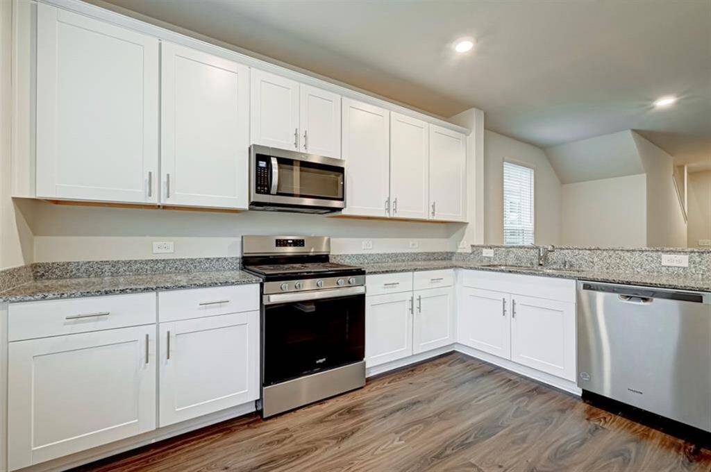 Beautiful granite kitchen with white cabinets