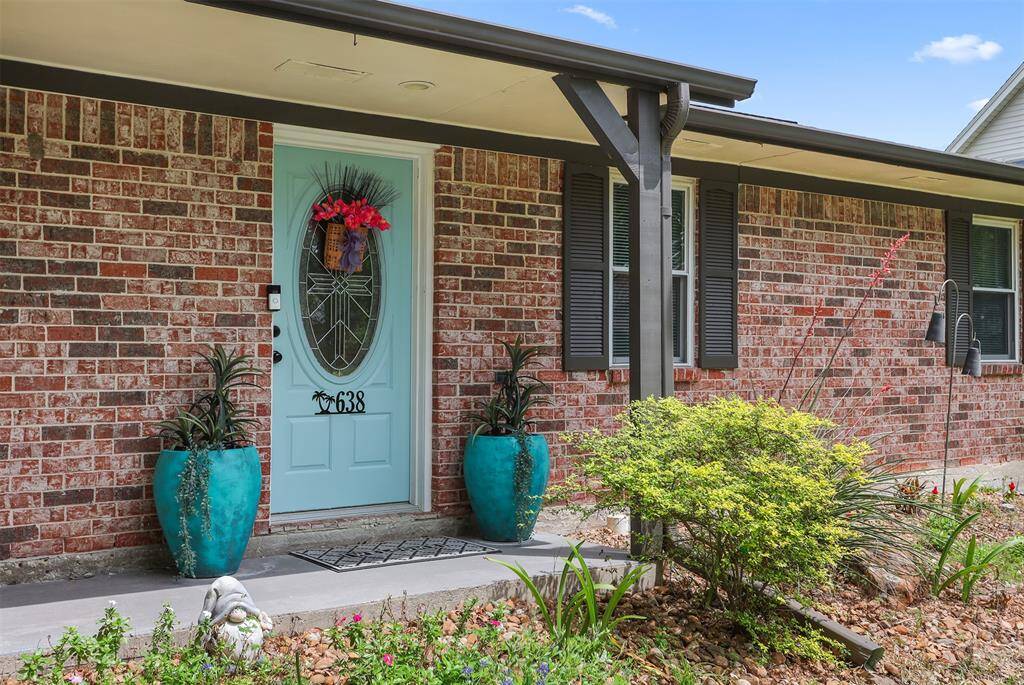 Welcoming front porch.