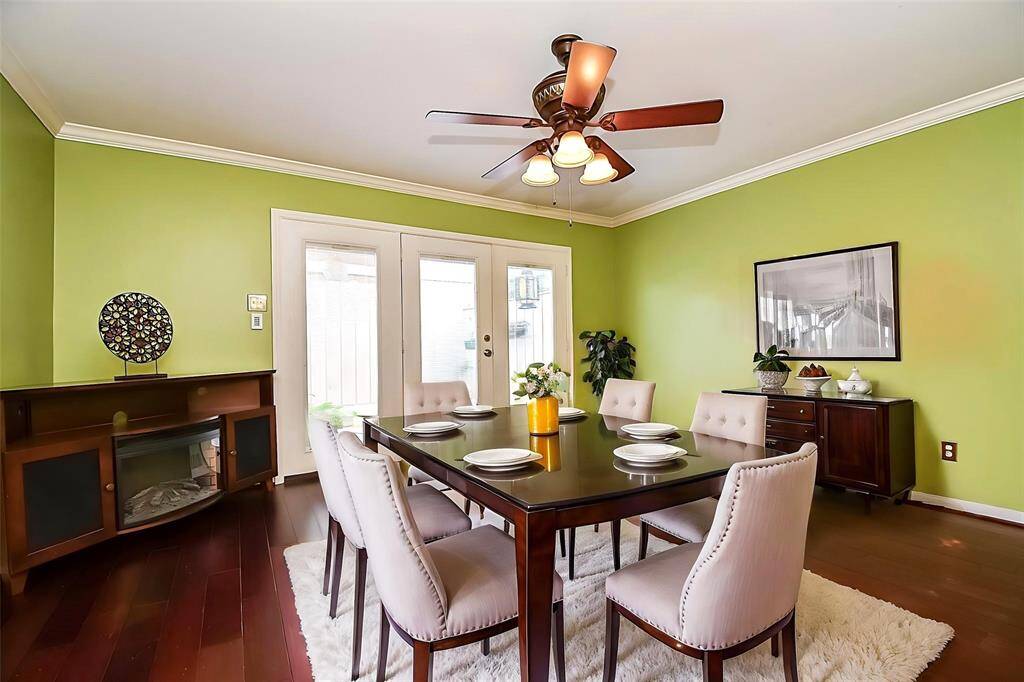 Large dining room with access to the back patio. (virtually staged)