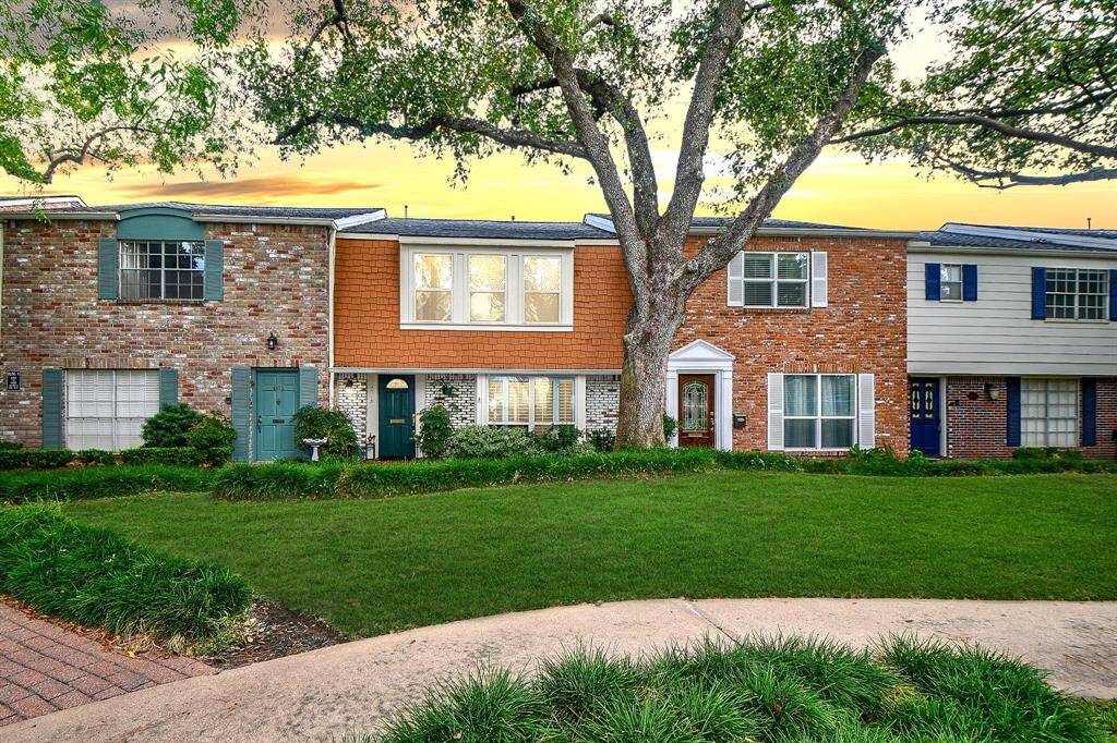 A gorgeous townhome with a prime location on the park.