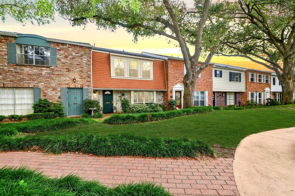 Offering scenic views, beutiful landscaping and plenty of shade under the mature trees.
