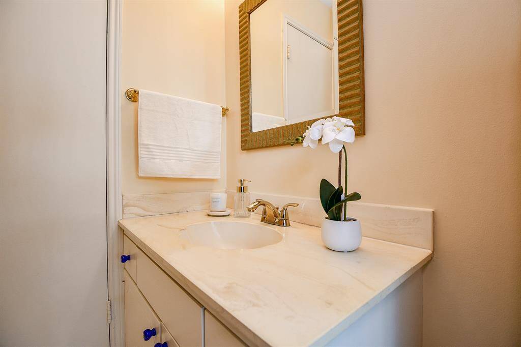 En-suite primary bath