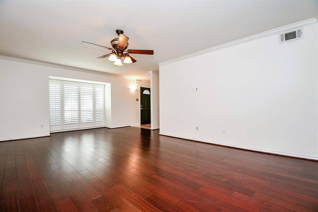 Flexible layout to arrange furniture as you please.