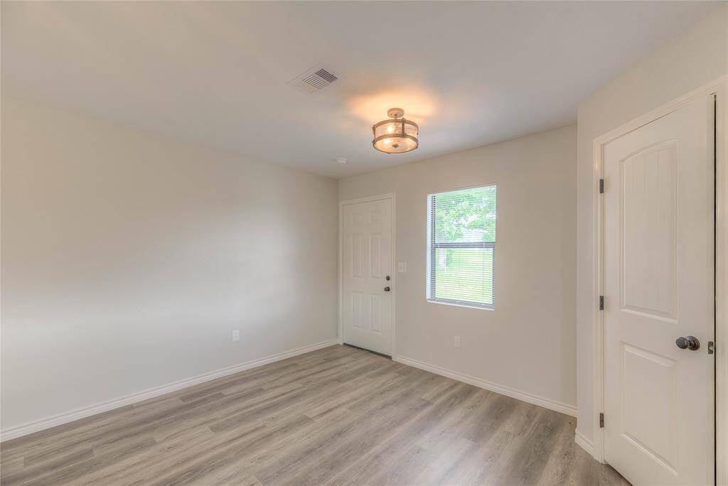 Master bathroom, tile shower/tub, walk in closet