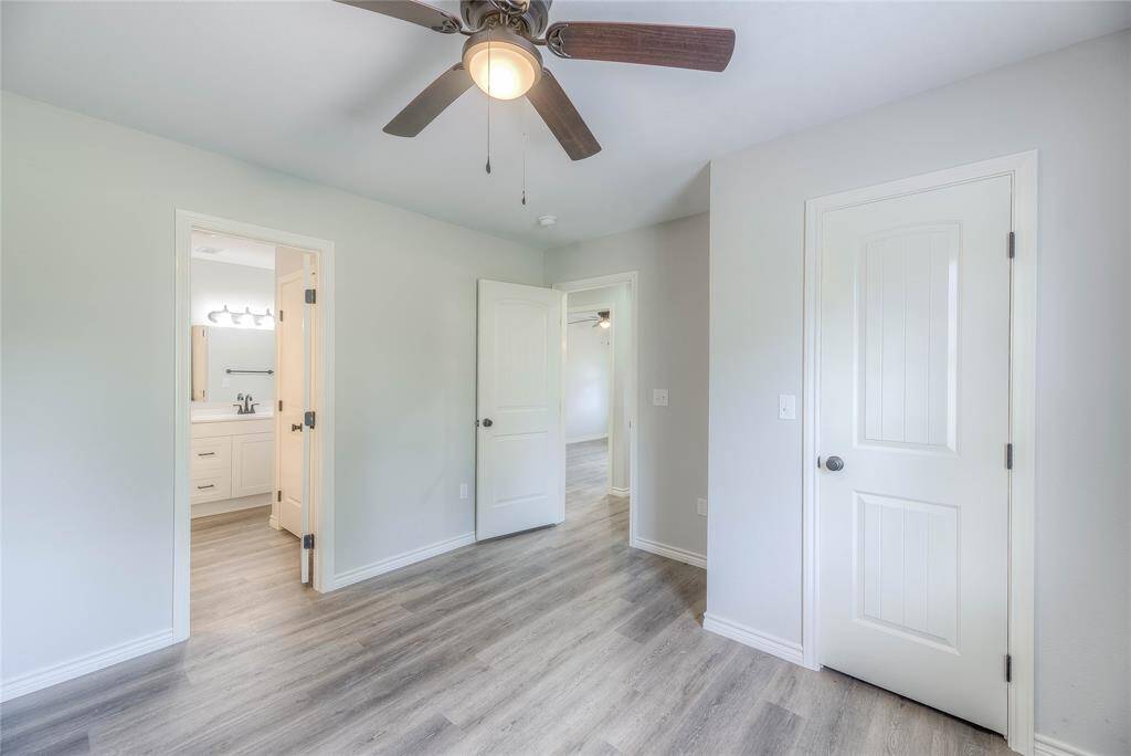 Great kitchen, double sink, butcher board counter tops, walk in pantry,5 burner gas range