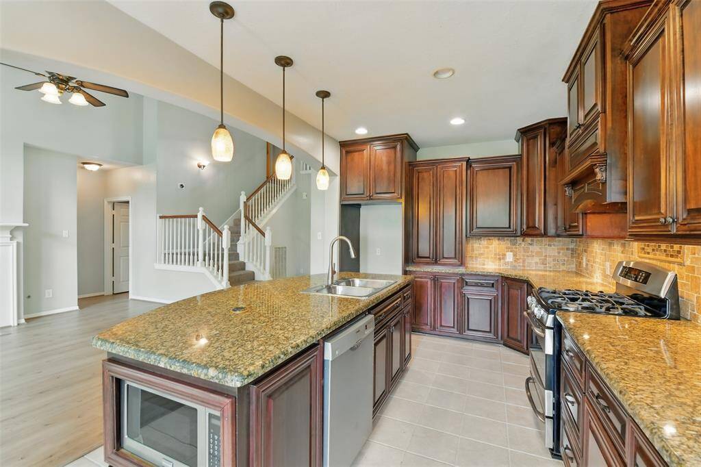Plenty of cabinets for your storage needs, plus don't miss the stainless steel appliances.